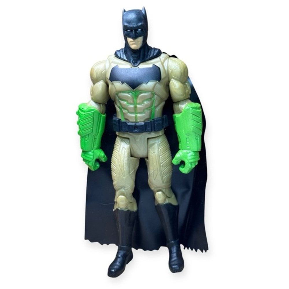 DC Batman V Superman Dawn‎ of Justice Gauntlet Assault Batman Action Figure 2015